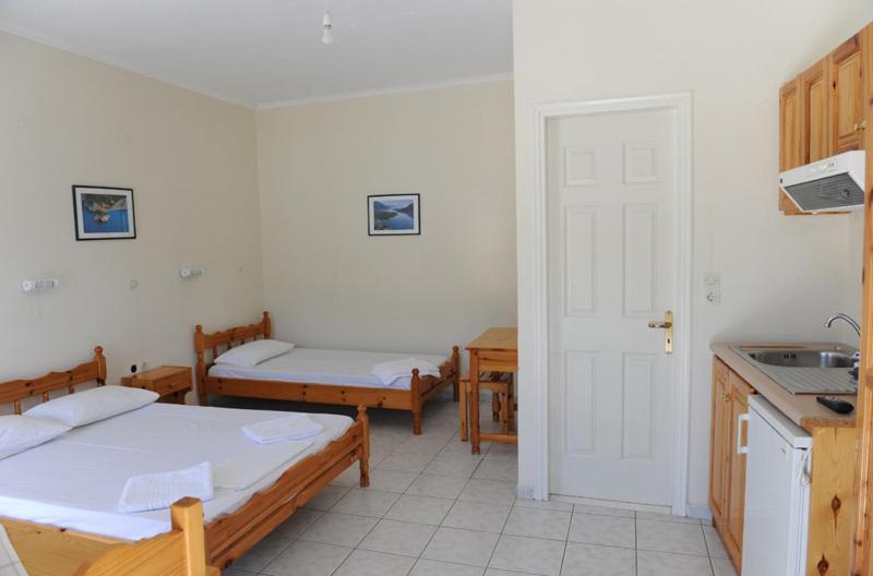 Mediterraneo Studios Vasilikí Room photo